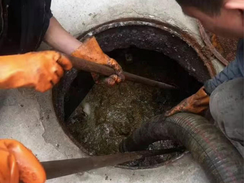 达拉特清理化粪池时如何避免沼气的危害?